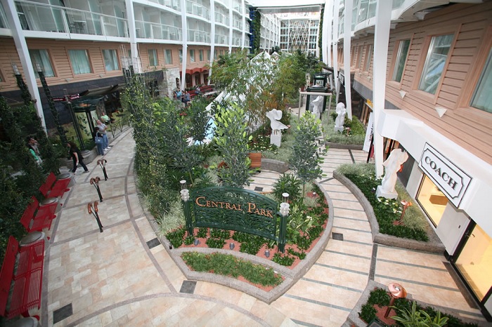 Oasis_of_the_Seas5