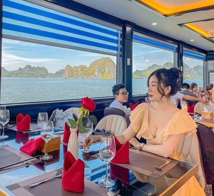 tour du thuyền Vita Mia Hạ Long - nhà hàng