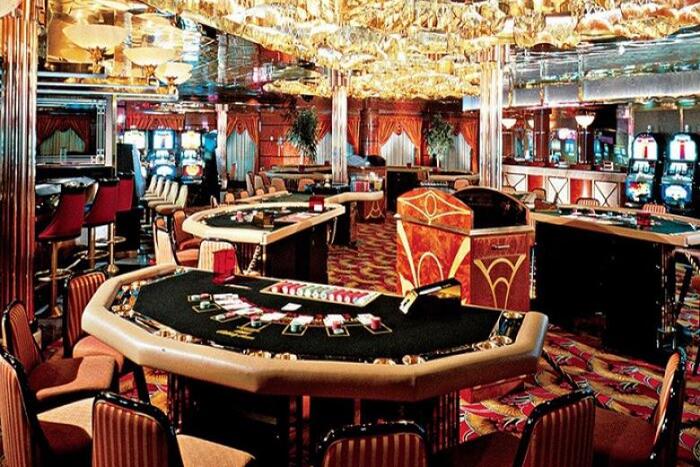 Tour du thuyền Đông Bắc Á - Thậm chí còn có cả một casino thu nhỏ bên trong du thuyền