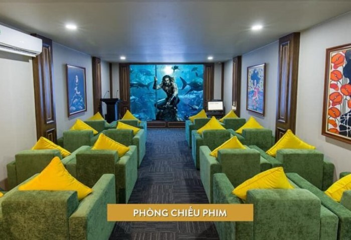 du thuyền Era Cruise: Rạp chiếu phim, tiện nghi được yêu thích trên du thuyền.