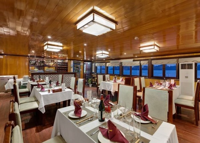 Du thuyền Garden Bay Luxury: Nhà hàng được thiết kế sang trọng