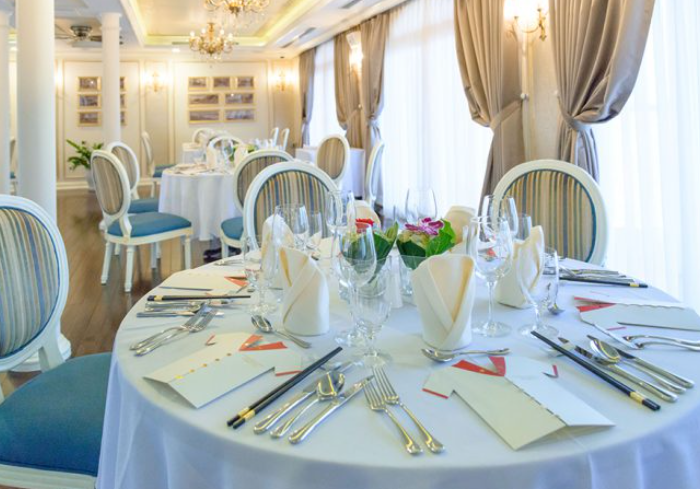 du thuyền nhà hàng nổi tiếng Sài Gòn: Phong cách tàu nhà hàng mang thiết kế chuẩn Châu Âu