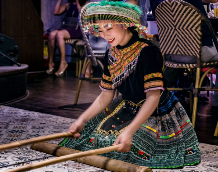 du thuyền nhà hàng nổi tiếng ở sài gòn: Màn biểu diễn văn hóa nghệ thuật trên du thuyền