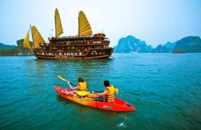 Chèo thuyền kayak góp phần tăng cường sức khỏe. những môn thể thao khi đi du thuyền