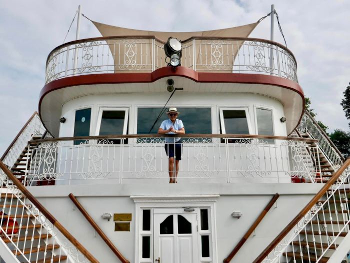 NTK Thái Công vi vu du thuyền sang chảnh