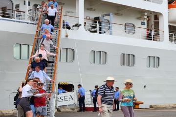 Siêu tàu 380 triệu USD đưa khách đến Nha Trang