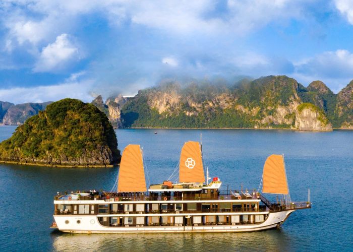 Tour du thuyền Vịnh Hạ Long Peony 5 sao