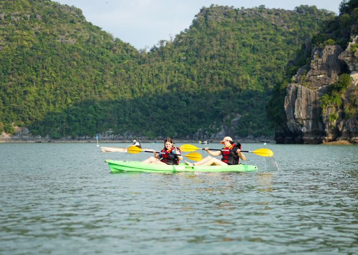 Tour du thuyền Vịnh Hạ Long Peony 5 sao phù hợp với mọi lứa tuổi