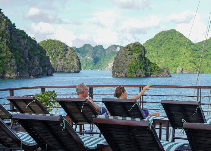 Trải nghiệm tour du thuyền Vịnh Hạ Long Peony 5 sao