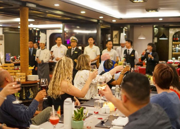 Dịch vụ của tour du thuyền Vịnh Hạ Long Peony 5 sao