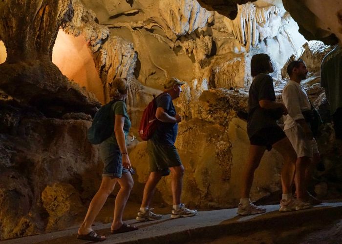 Các điểm tham quan của tour du thuyền Vịnh Hạ Long Peony 5 sao