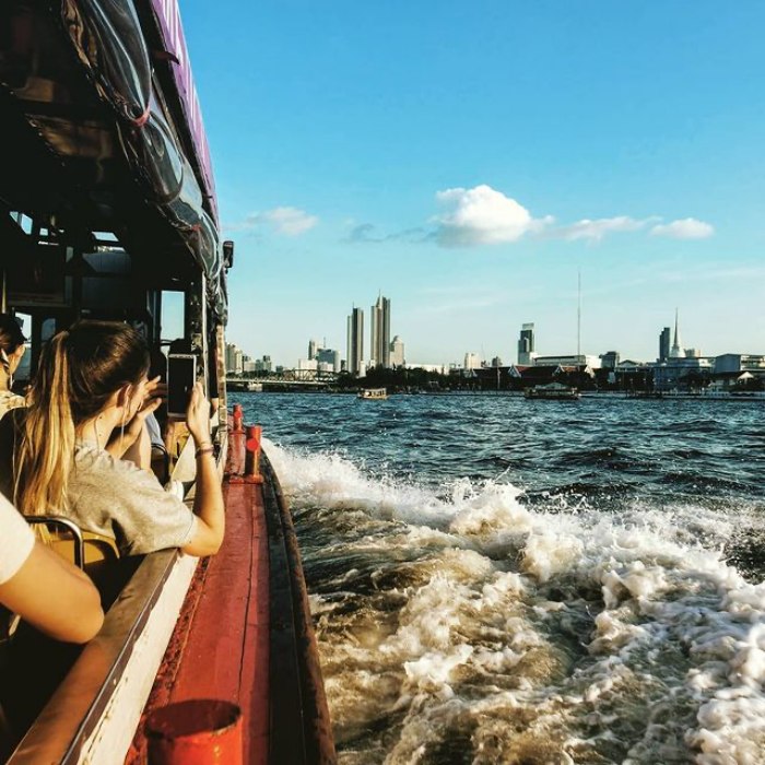 Bạn có thể mua tour du lịch du thuyền trên sông Chao Phraya