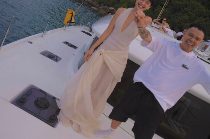 Fashionista Khánh Linh bất ngờ được bạn trai cầu hôn trên du thuyền ở Phú Quốc