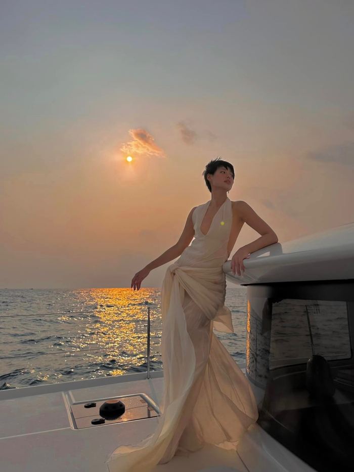 Fashionista Khánh Linh bất ngờ được bạn trai cầu hôn trên du thuyền ở Phú Quốc