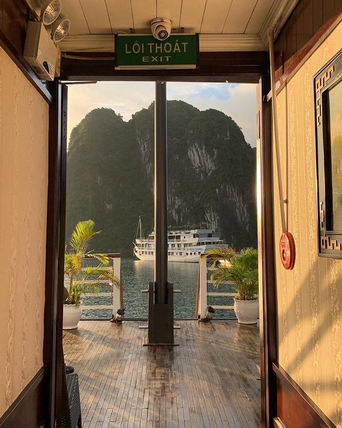 Không gian yên tĩnh thiên nhiên tuyệt đẹp tại điểm du lịch du thuyền tại Việt Nam hấp hẫn