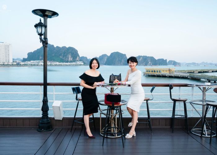 Khu vực sundeck trên du thuyền Ambassador Signature