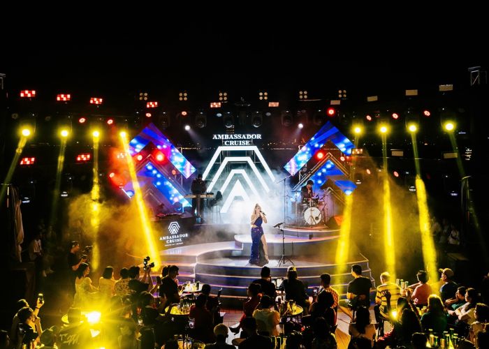 Bữa tiệc âm nhạc trên du thuyền Ambassador Signature