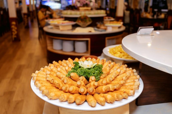  buffet du thuyền sông Sài Gòn