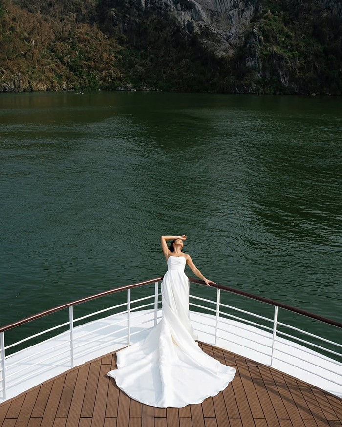 Du thuyền Capella Cruise (Vịnh Lan Hạ)
