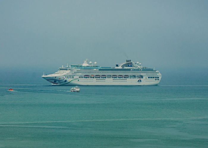 Tuyến du thuyền đẹp nhất Đông Nam Á - Singapore Việt Nam Hồng Kông