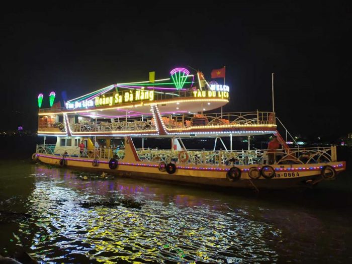 Du thuyền Hoàng Sa du thuyền xem pháo hoa ở Đà Nẵng 