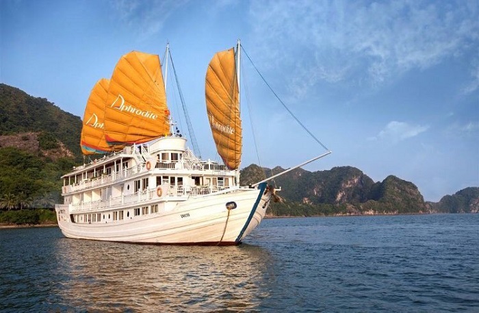 Du thuyền Aphrodite Cruise khám phá Hạ Long