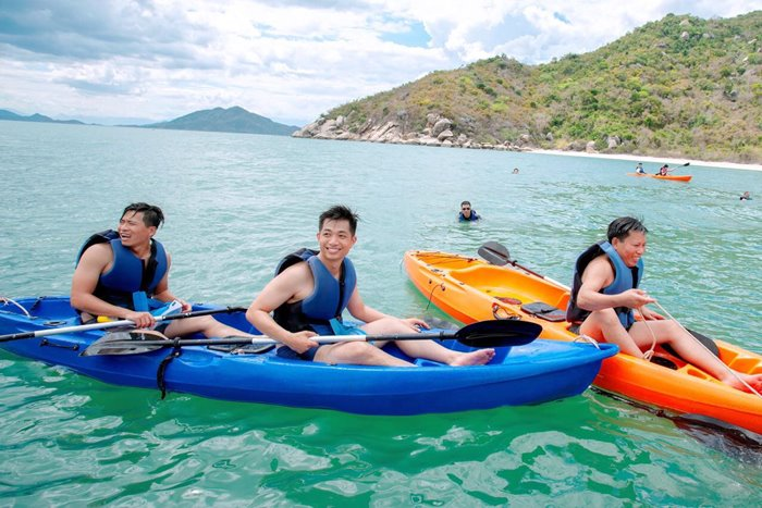 Kayaking. Photo: Huy Travel