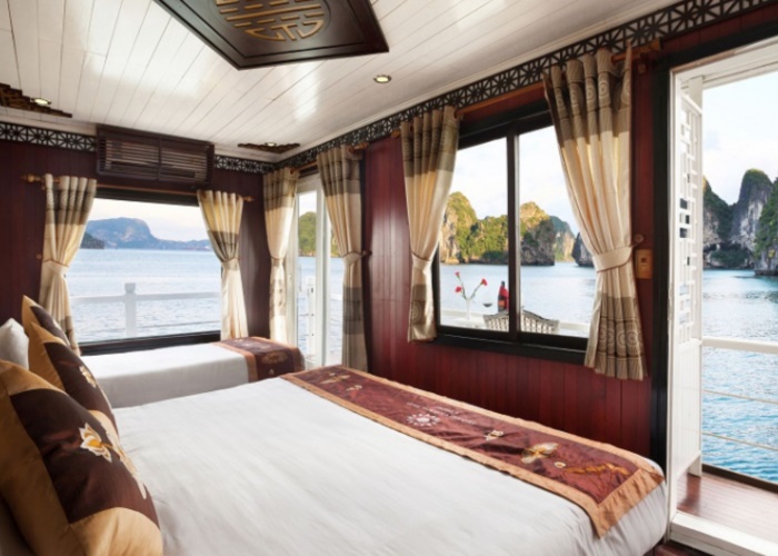 Du thuyền Apricot Cruise trên vịnh Hạ Long