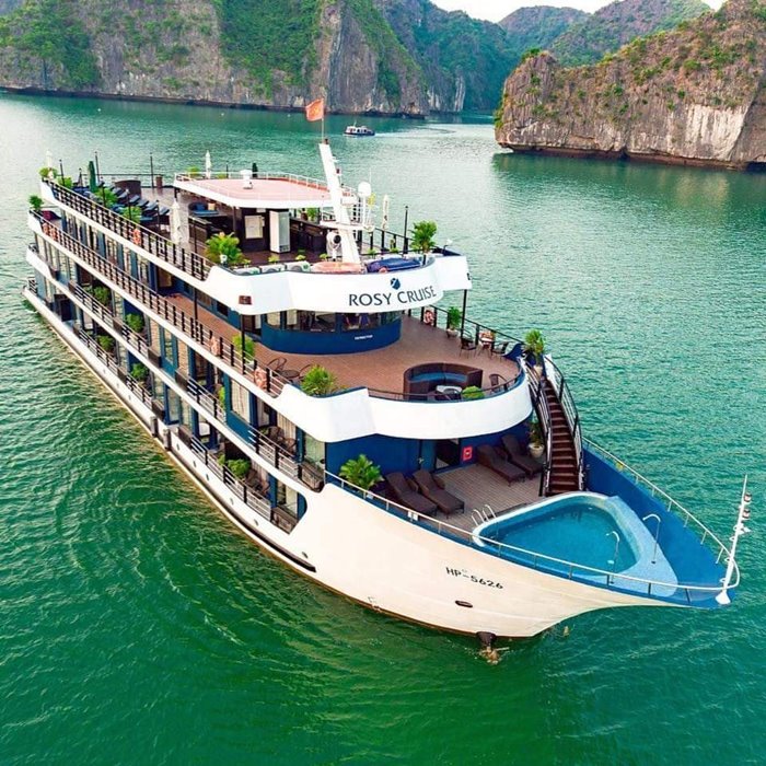 Top những du thuyền có bể bơi cực đỉnh tha hồ chill và sống ảo tại Hạ Long