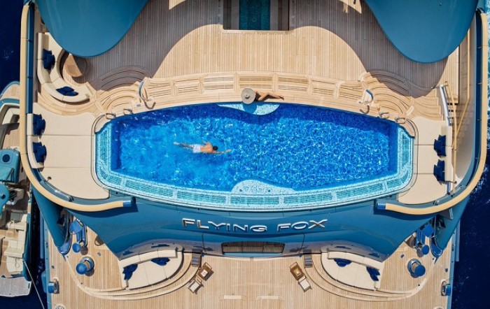 Du thuyền có bể bơi đẹp FlyingFox: Thư giãn tại bể bơi đẹp hàng đầu thế giới trên du thuyền Flying Fox. (Ảnh: Zing)