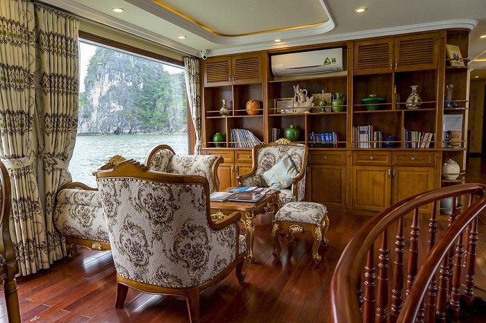 Luxury room interior. Photo: Emperor cruises Emperor Cruise Halong