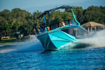 Có gì đặc biệt ở du thuyền Super Air Nautique chạy bằng điện đầu tiên trên thế giới