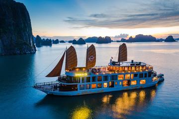 Du thuyền Emperor Cruise – 'Hoàng đế' trên Vịnh Hạ Long