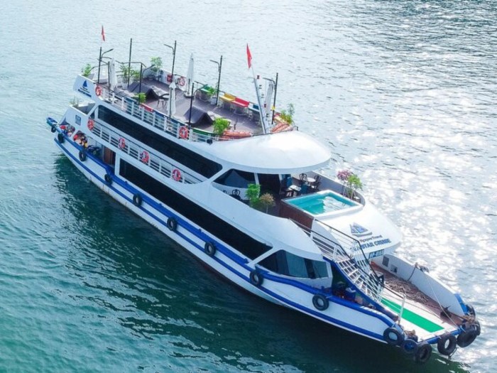 du thuyền 5 sao Cát Bà được yêu thích là Sea Star