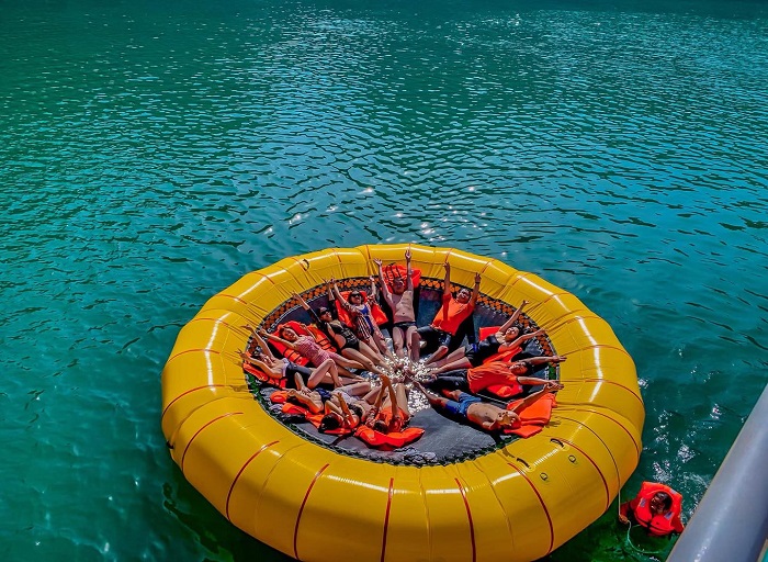 du thuyền Catamaran giải trí