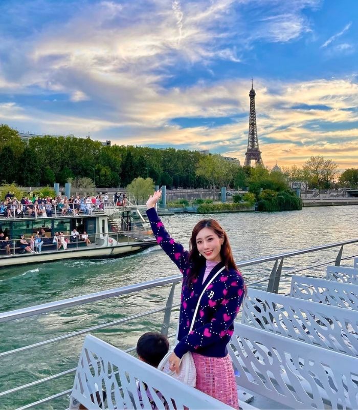 Du thuyền sông Seine Paris với hãng Bateaux-Mouches