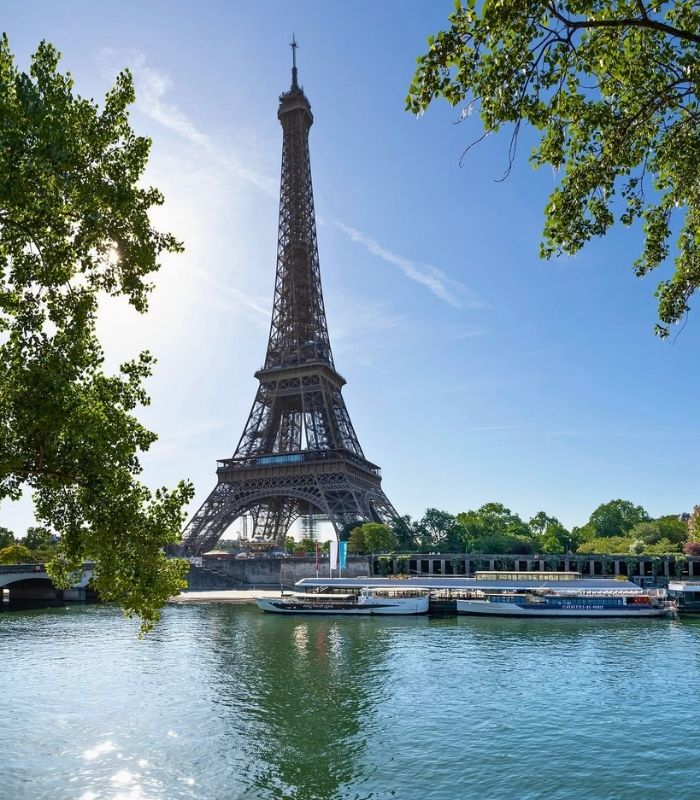 Trải nghiệm du thuyền sông Seine Paris với Vedettes de Paris
