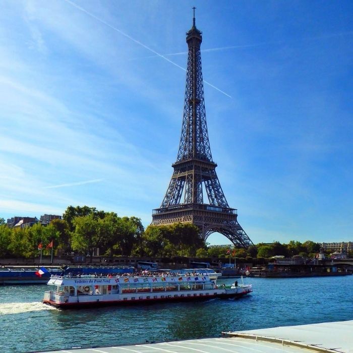 Trải nghiệm du thuyền sông Seine Paris với Vedettes du Pont Neuf