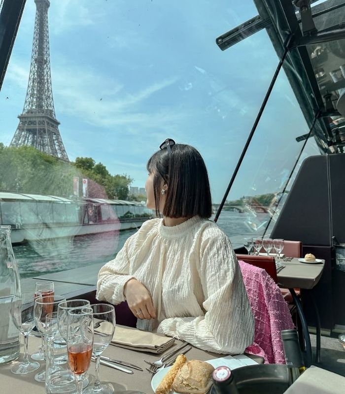 Bateaux Parisiens là hãng du thuyền sông Seine Paris được đánh giá cao