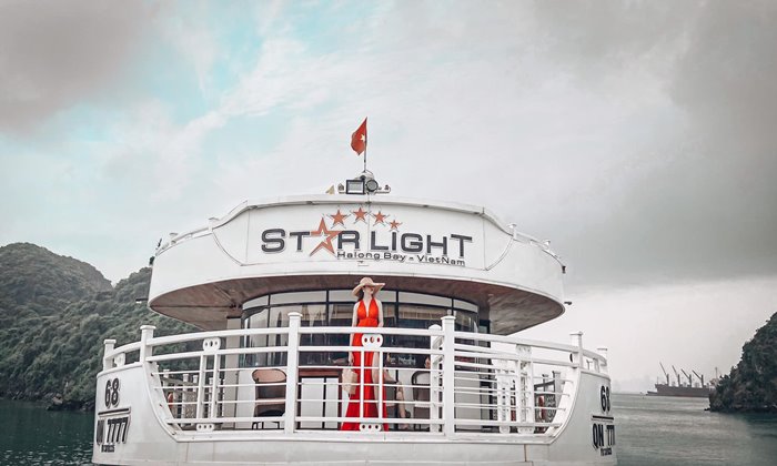 Cùng du thuyền Starlight Hạ Long