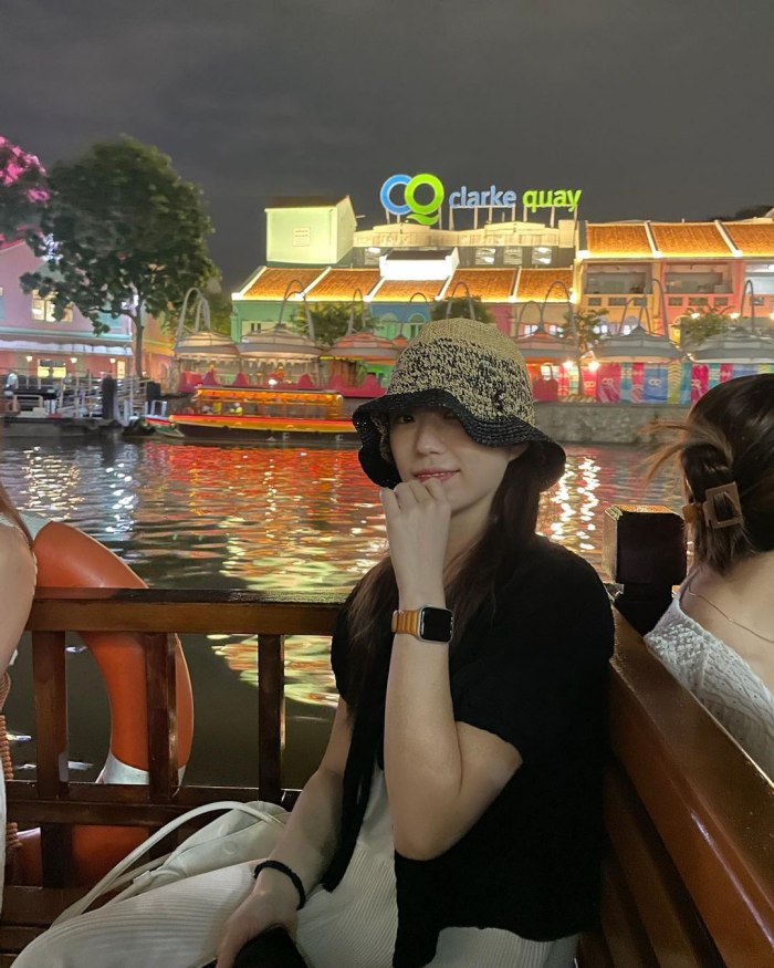 du thuyền trên sông ở Singapore