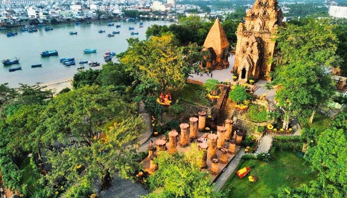 Toàn cảnh Tháp Bà Po Nagar