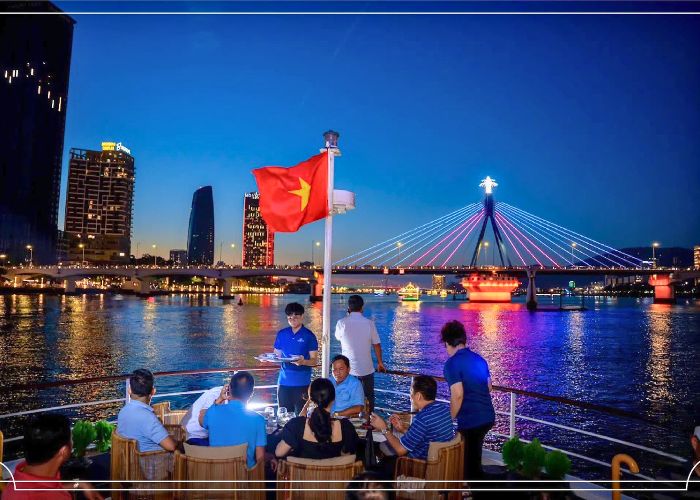 Du lịch du thuyền miền Trung Đà Nẵng