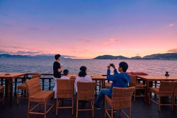 Kinh nghiệm du lịch du thuyền miền Trung: Top tour du thuyền đáng trải nghiệm nhất