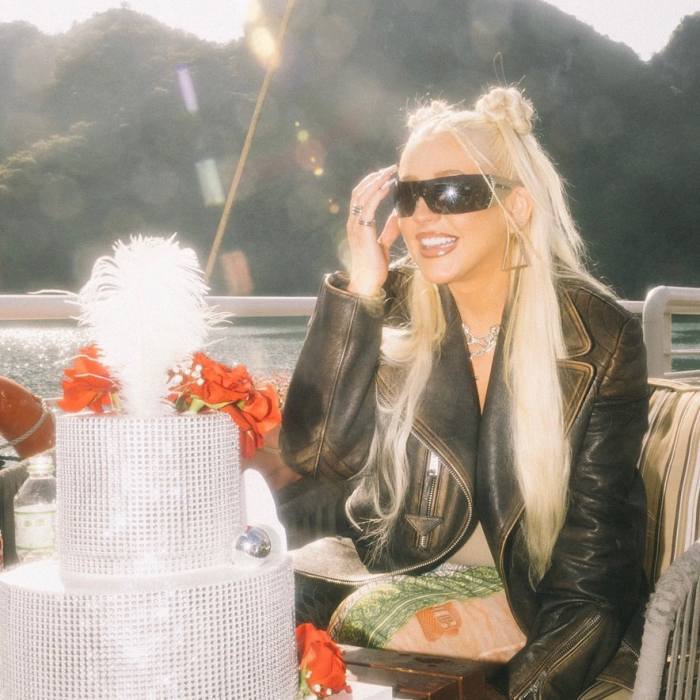 Christina Aguilera check-in du thuyền Hạ Long đón sinh nhật hoành tráng 