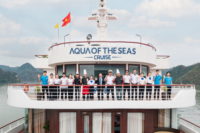 Đội ngũ nhân viên du thuyền Aqua of the Seas chuyên nghiệp, nhiệt tình và tận tâm - Ảnh: https://dulichhalong.com.vn