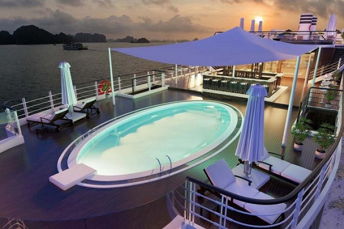Heritage Cruises có bể bơi ngoài trời, đem đến sự thư giãn cho du khách - Ảnh: https://dulichduthuyen.com.vn