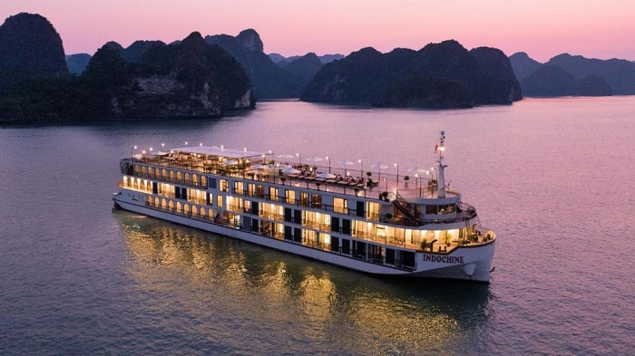 Du thuyền 5 sao vịnh Hạ Long phải kể tới Indochine Cruise - Ảnh: https://www.booking.com